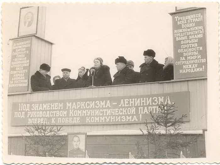 Кіраўніцтва Глыбоцкага раёна на трыбуне (1940-я гг.)