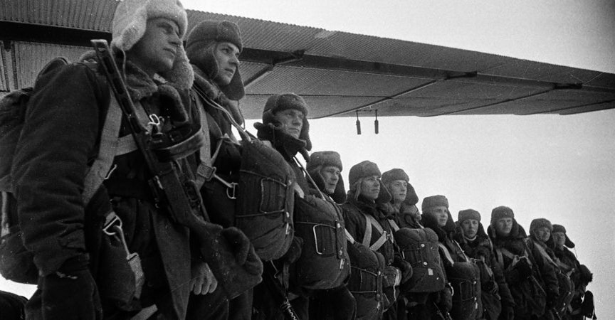 Советские разведчики перед заброской в тыл врага