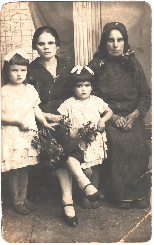 Семейное фото (1920-30-е гг.)