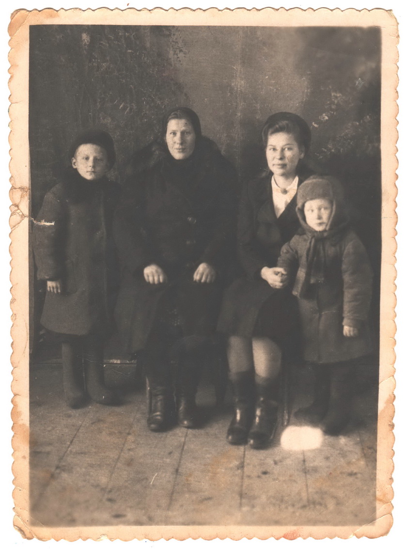 Семейное фото (1950-е гг.)