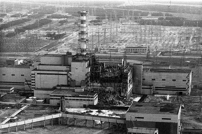 Разрушенный реактор четвертого энергоблока атомной электростанции (1986 год)