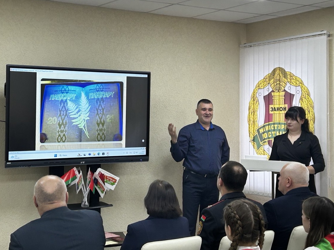 Пра пашпарт распавядее Уладзімір Мірончык