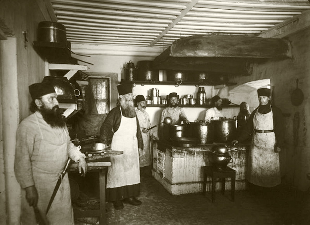 Кухня Коневского Рождество-Богородичного монастыря (фото 1900-х)