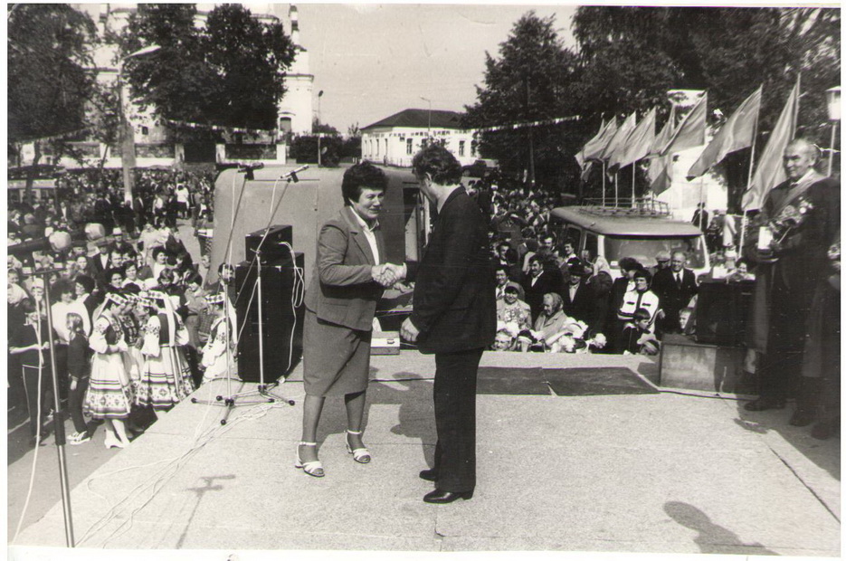 Открытие фонтана в Глубоком