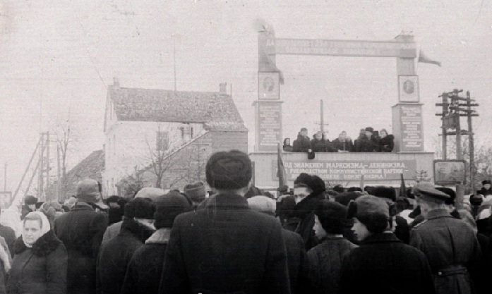 Площадь 17 Сентября в Глубоком (фото 1956 года)