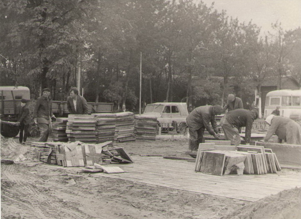 Строительство фонтана в Глубоком 