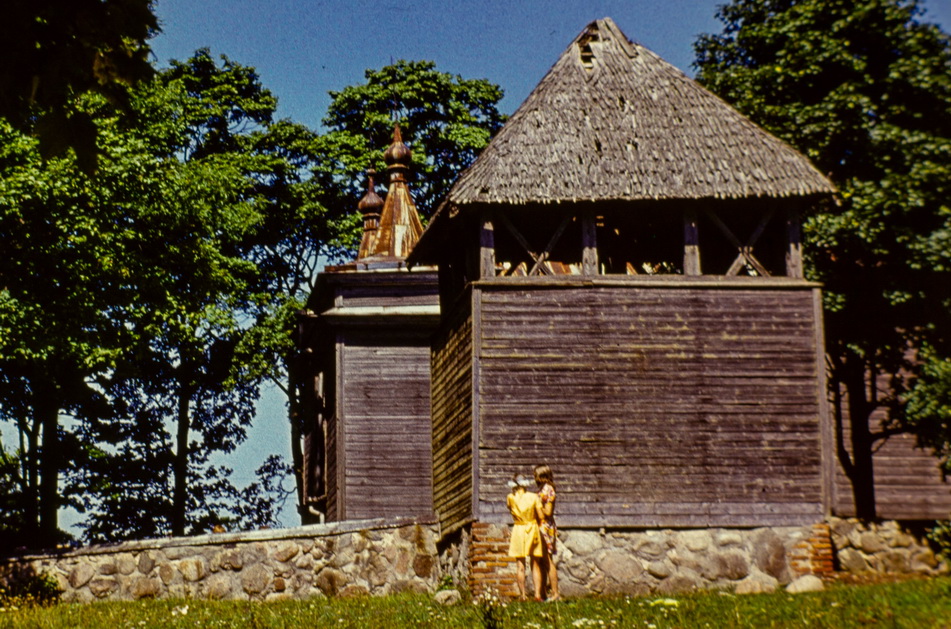 Вид на колокольню церкви д. Ковали (фото 1980-х гг.)