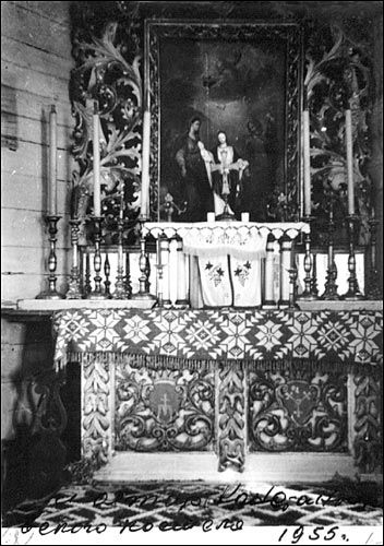 Алтарь костёла (1955 г. фото Петра Роловича)