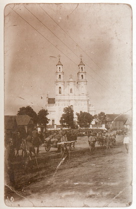 Движение русских солдат через местечко Глубокое. Фото 1914-17 гг.